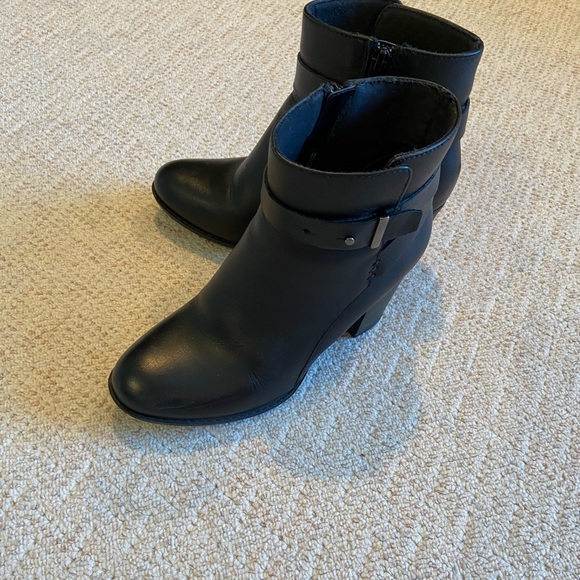 Clarks Size US 7 Women‘s Leather Boots - Picture 5 of 6